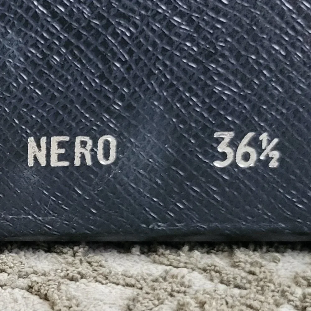 Prada Scamosciato Heels—hard to find! Size 36.5 - Picture 10 of 12